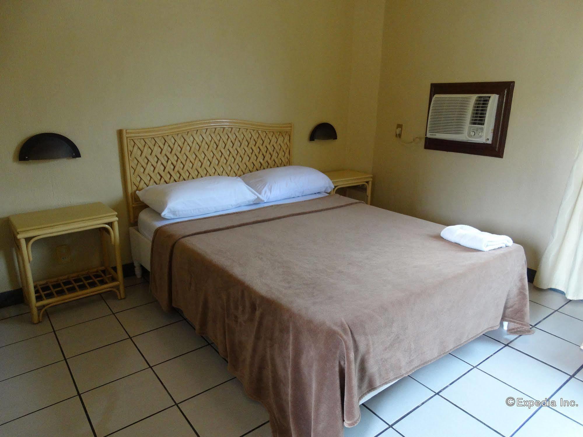 เรด ไนท์ การ์เดน อปาร์เตล Hotel Davao ภายนอก รูปภาพ