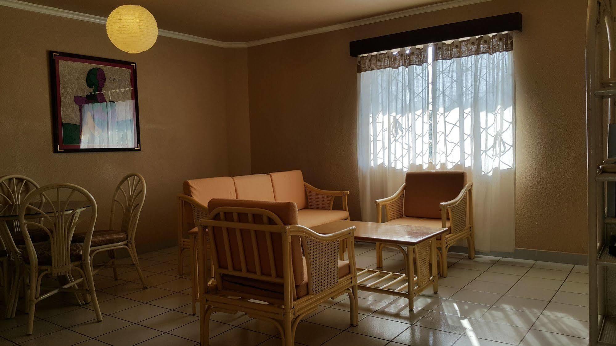 เรด ไนท์ การ์เดน อปาร์เตล Hotel Davao ภายนอก รูปภาพ