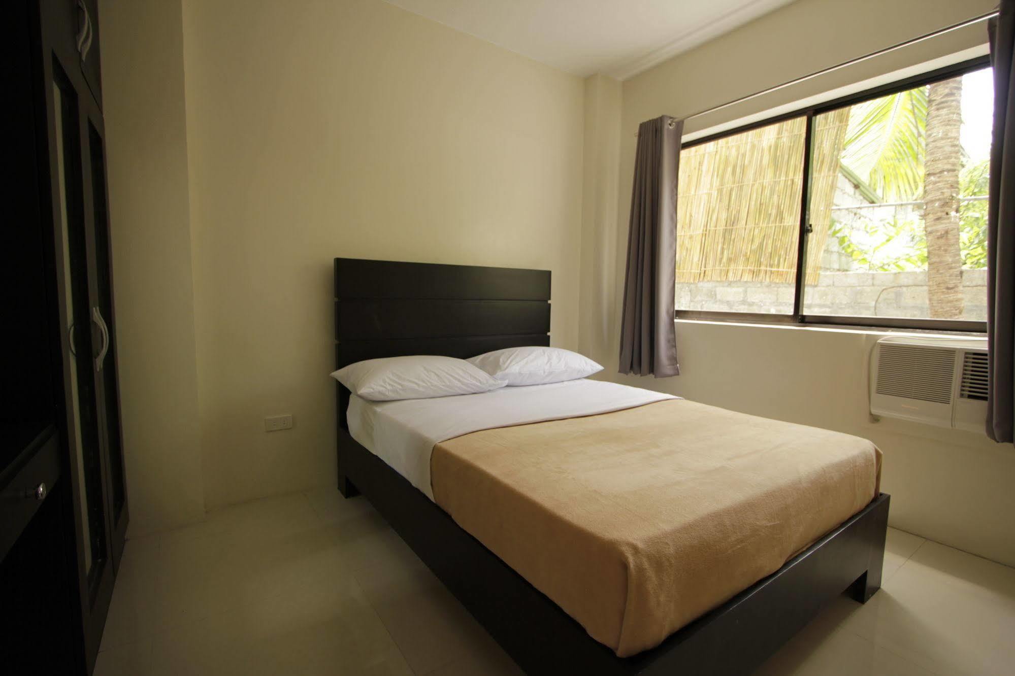 เรด ไนท์ การ์เดน อปาร์เตล Hotel Davao ภายนอก รูปภาพ